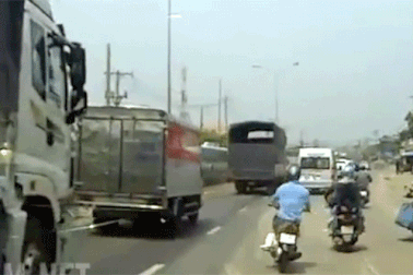 Đi xe máy gây tai nạn rồi điềm nhiên bỏ chạy