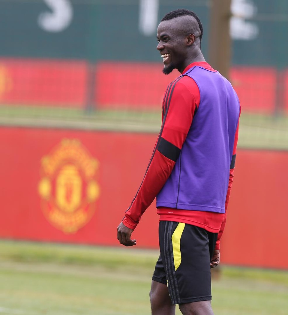 Pogba, Fernandes vui vẻ trong buổi tập toàn đội Man Utd - 2 Pogba, Fernandes vui vẻ trong buổi tập toàn đội Man Utd - 2