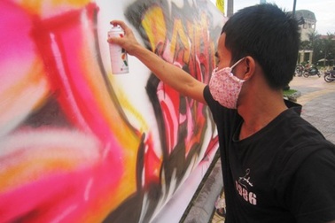 Hàng trăm bạn trẻ Huế sôi nổi vẽ tranh "phòng chống HIV/AIDS"