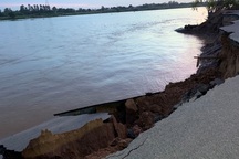 Sông Hậu tiếp tục "ngoạm" sâu, "ăn đứt" mặt đường quốc lộ 91