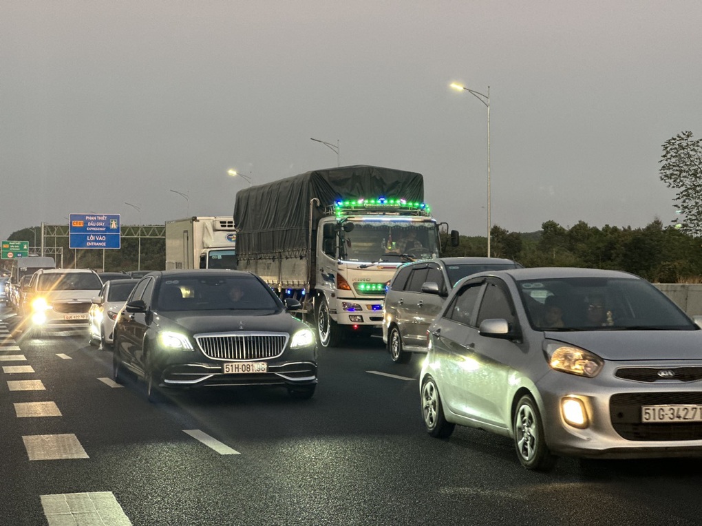 CSGT liên tục đóng cao tốc Vĩnh Hảo - Phan Thiết và Phan Thiết - Dầu Giây - 2 CSGT liên tục đóng cao tốc Vĩnh Hảo - Phan Thiết và Phan Thiết - Dầu Giây - 2
