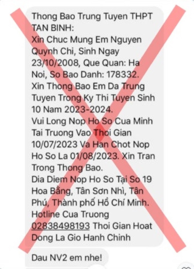 Tin nhắn giả mạo mà phụ huynh, thí sinh nhận được.
