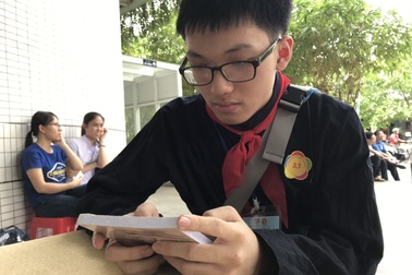 Cậu học trò dân tộc Nùng bị ung thư máu xem bệnh tật là một phần cuộc sống