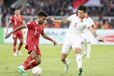 Văn Hậu tìm trọng tài để hỏi chuyện sau trận hòa Indonesia