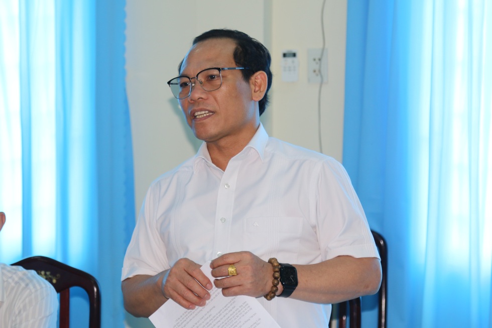 Cán bộ cấp xã quá tải vì được phân bổ không đúng chuyên môn - 7 Cán bộ cấp xã quá tải vì được phân bổ không đúng chuyên môn - 7