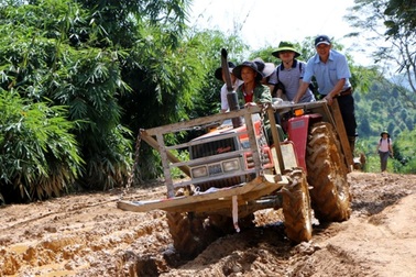 Nữ phóng viên lạc đường nơi hoang vu và món quà nhỏ ý nghĩa