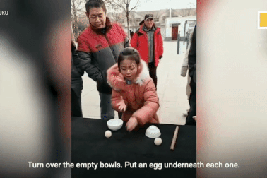 Sửng sốt trước màn biểu diễn nghệ thuật của bé gái thu hút 1,5 triệu lượt theo dõi