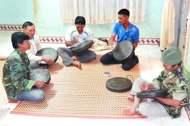 Tìm lại tiếng chiêng ngân giữa núi rừng 