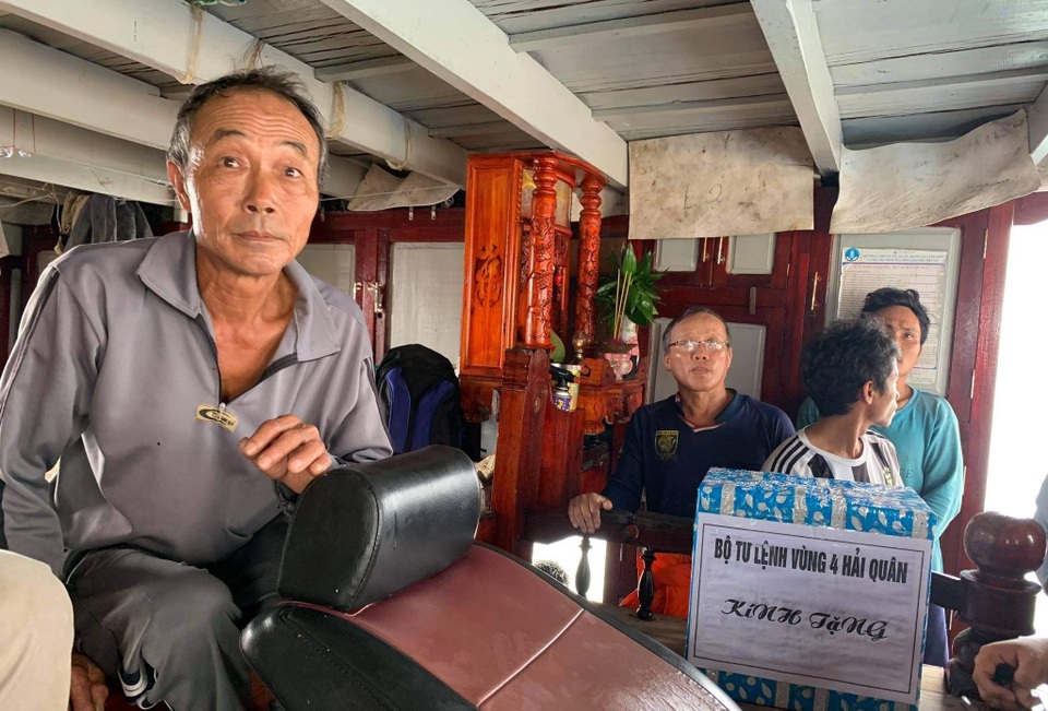 26 ngư dân mất tích: 30 giờ đánh vật với thần chết tìm người trên biển - 2 26 ngư dân mất tích: 30 giờ đánh vật với thần chết tìm người trên biển - 2