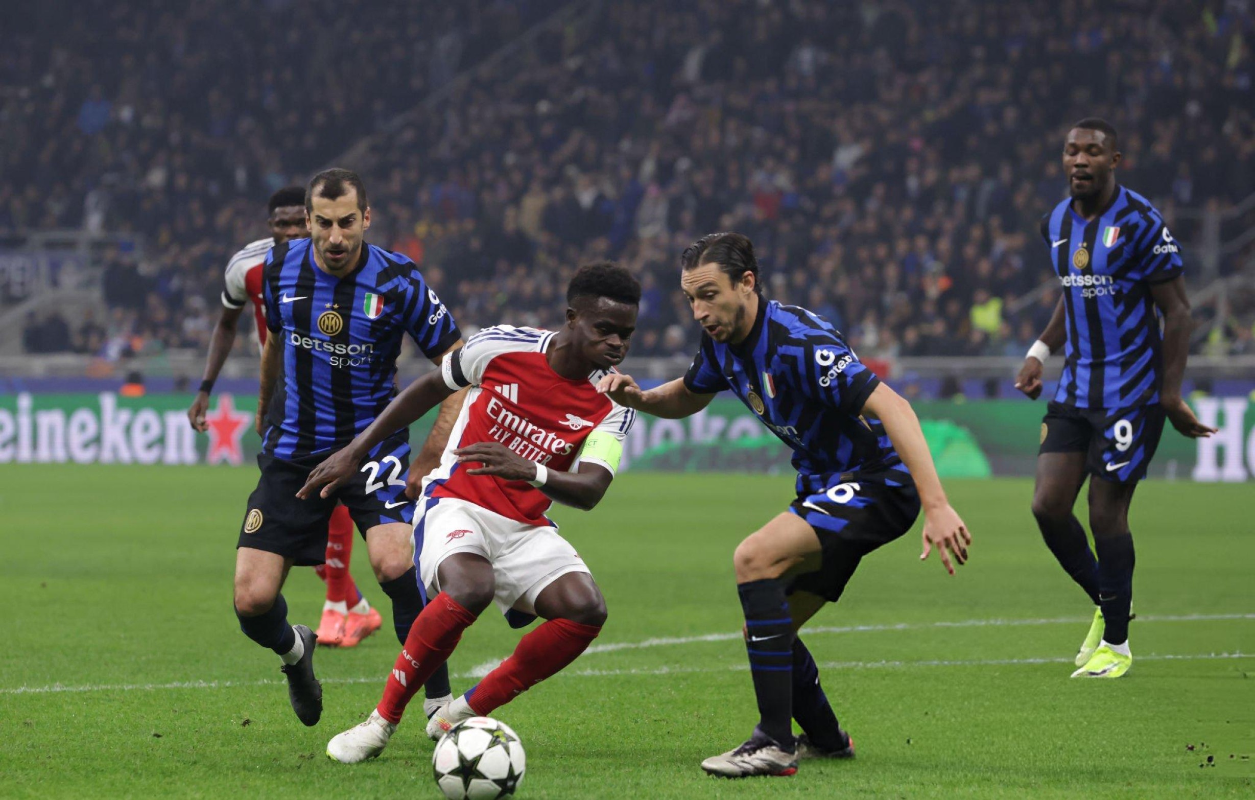 Arsenal thua Inter Milan bởi quả phạt đền - 2