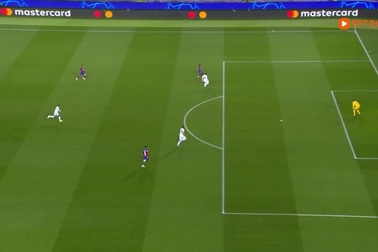 Hạ gục Napoli, Barcelona tiến vào tứ kết Champions League