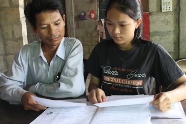 Mẹ nhặt ve chai, cha mất sức lao động, nữ sinh nghèo khát khao vào đại học
