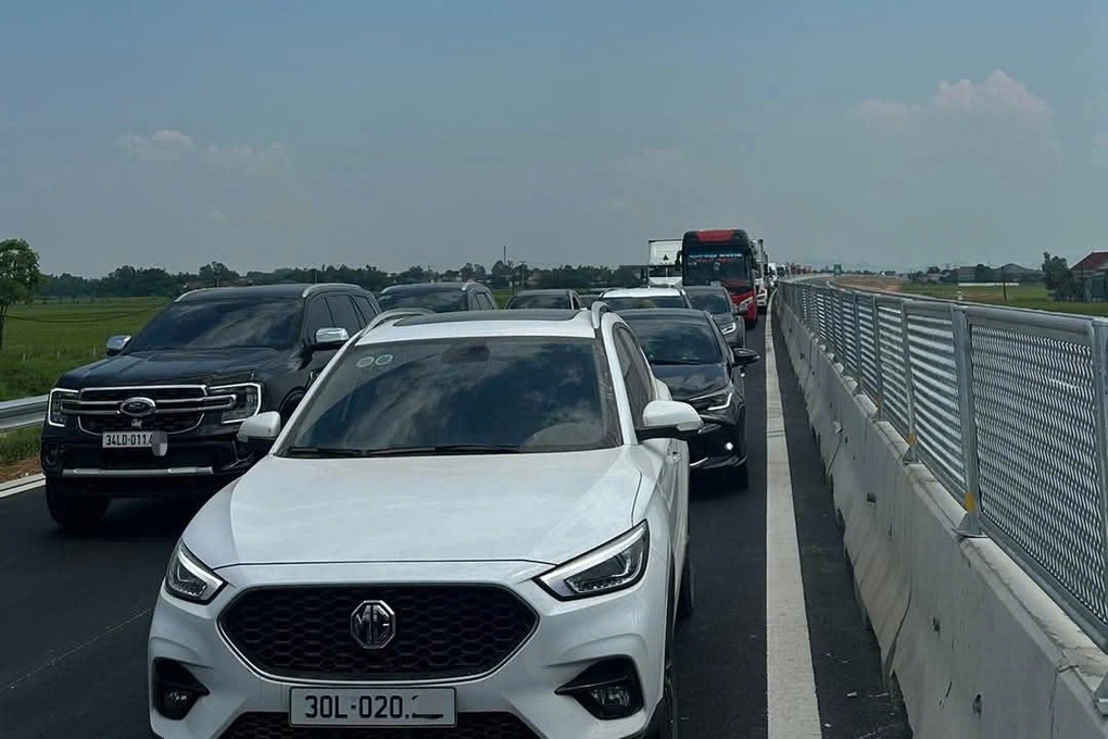 Cao tốc Bắc - Nam qua Hà Tĩnh, Thanh Hóa ách tắc trong ngày cuối kỳ nghỉ lễ - 2 Cao tốc Bắc - Nam qua Hà Tĩnh, Thanh Hóa ách tắc trong ngày cuối kỳ nghỉ lễ - 2