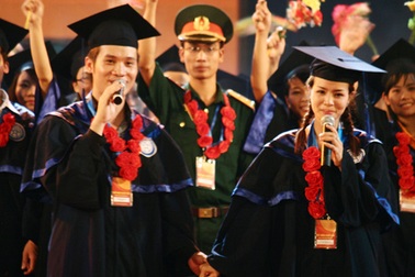 Vinh danh 112 thủ khoa xuất sắc - Tự hào tri thức trẻ Thủ đô