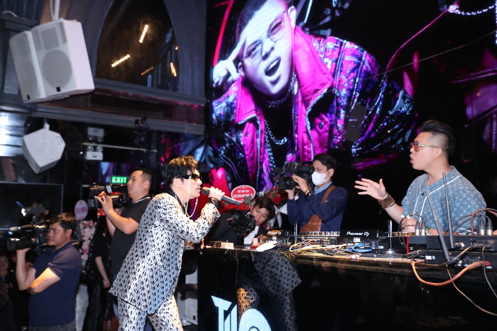 Quang Hà kết hợp với DJ TiLo, hình ảnh mới gây bất ngờ - 3 Quang Hà kết hợp với DJ TiLo, hình ảnh mới gây bất ngờ - 3