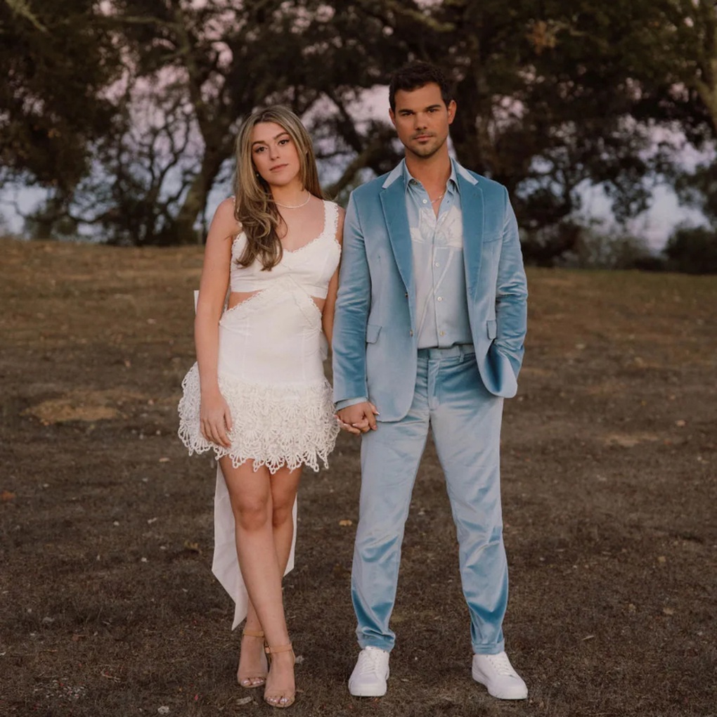 Hôn lễ cổ tích và bà xã xinh như minh tinh của người sói Taylor Lautner - 7 Hôn lễ cổ tích và bà xã xinh như minh tinh của người sói Taylor Lautner - 7