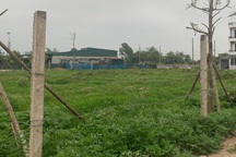 Sốt đất bùng phát: Khách ngập ngừng, cò dọa "không mua là tăng, là hết"