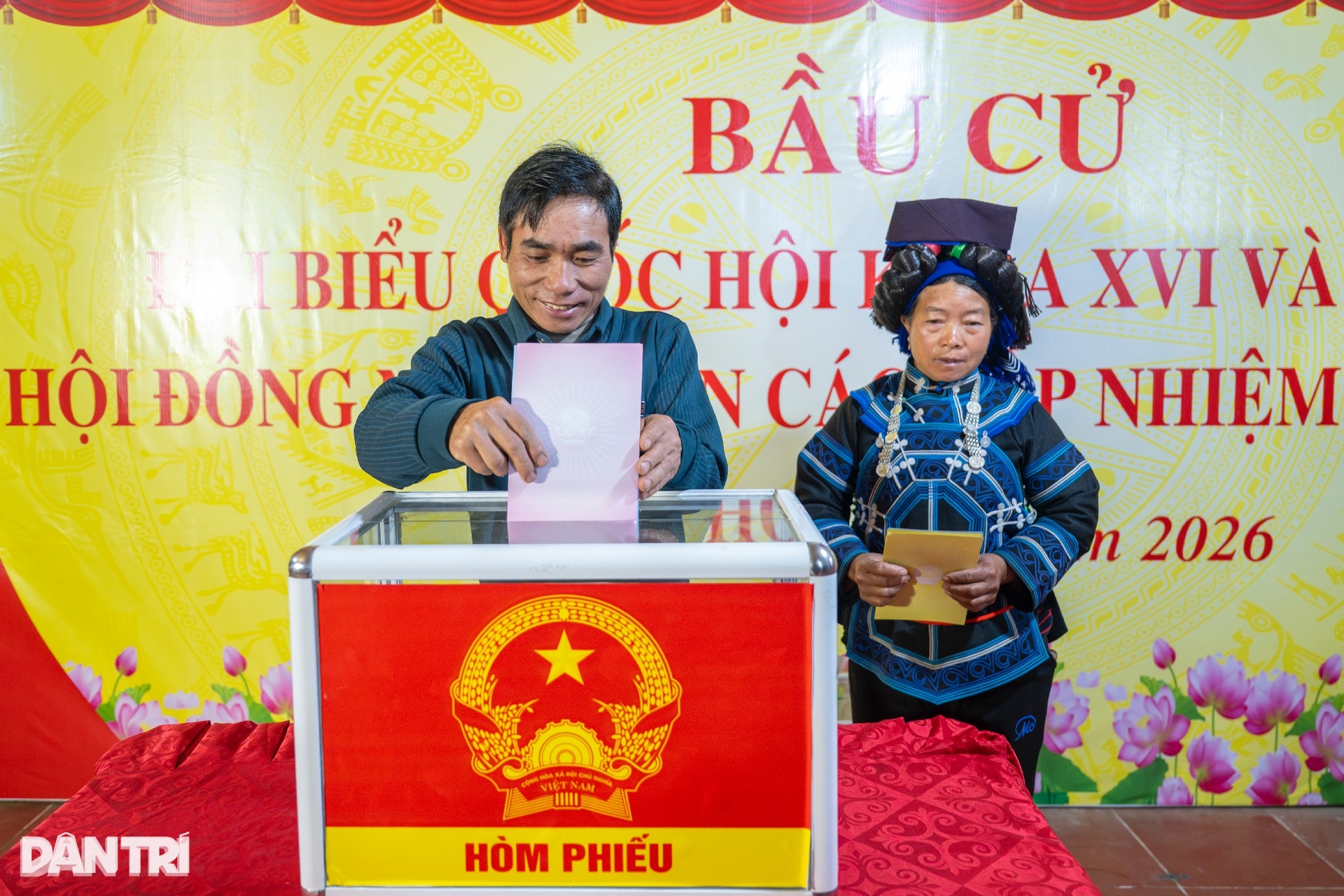 Sắc màu dân tộc vùng biên rộn ràng trong ngày hội non sông - 12