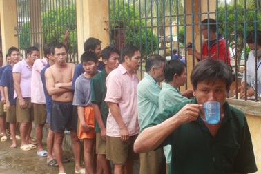 Ở nơi chăm sóc những người khóc cười vô cớ