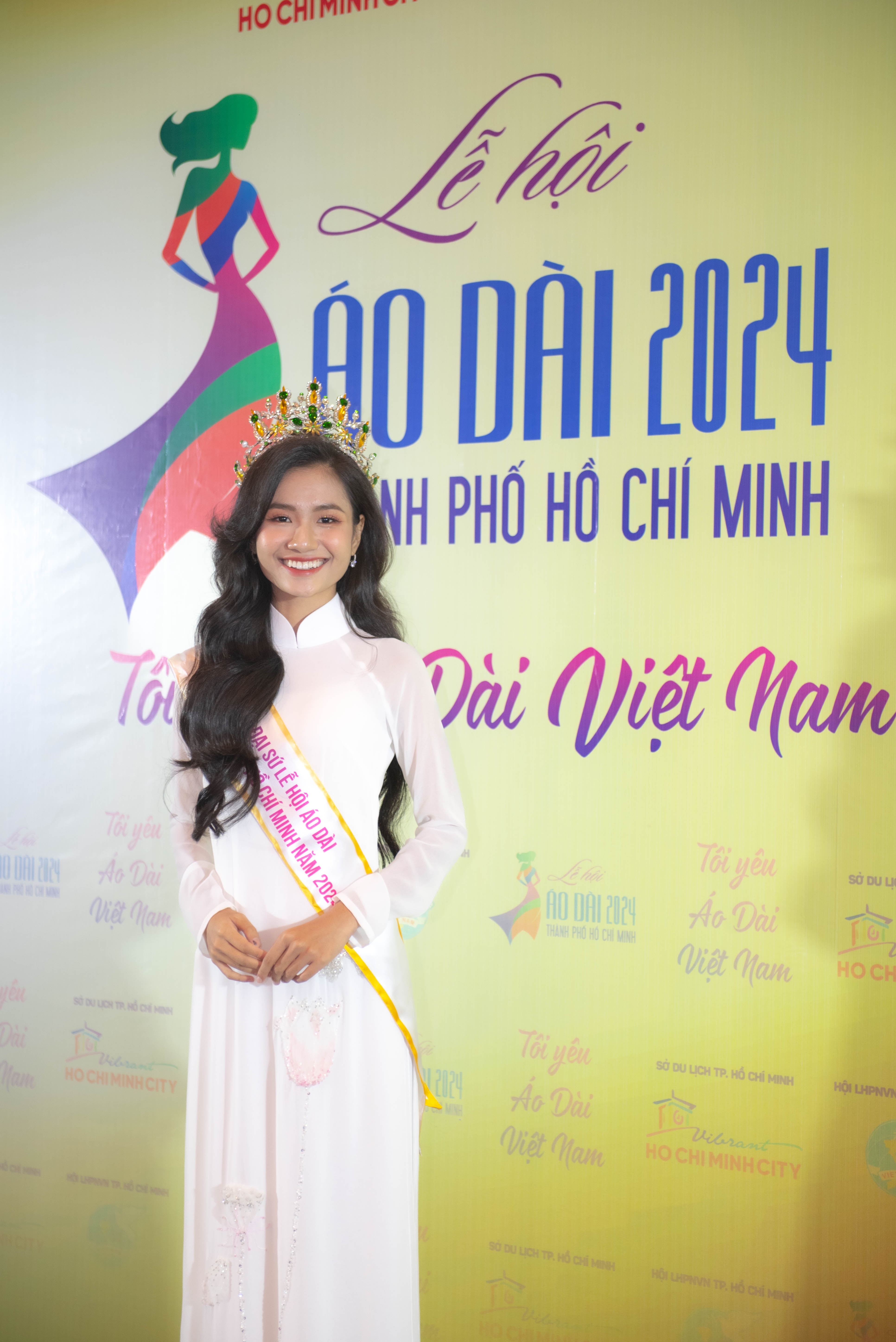 مس Nguyen Thanh Ha ہو چی منہ سٹی Ao Dai فیسٹیول 2024 - 2 کی سفیر بن گئیں Hoa hậu Nguyễn Thanh Hà trở thành đại sứ Lễ hội Áo dài TPHCM 2024 - 2