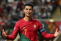 C.Ronaldo được khuyên nên giải nghệ sớm