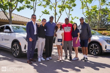 Cựu ngôi sao bóng bầu dục Mỹ, diễn viên Hollywood nói gì về VinFast VF 8?