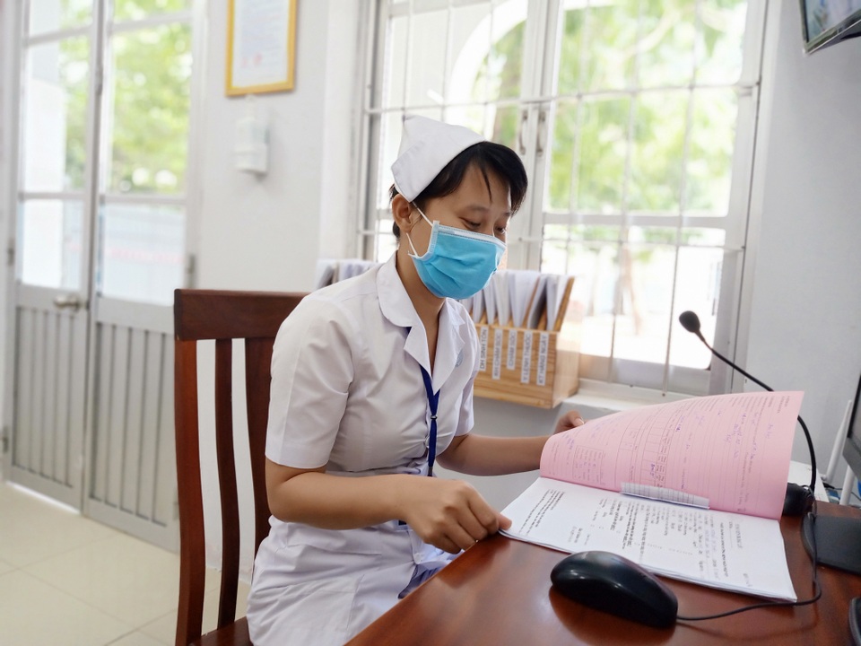 Hy sinh thầm lặng của nữ điều dưỡng 30 tuổi chăm sóc bệnh nhân Covid-19 - 1 Hy sinh thầm lặng của nữ điều dưỡng 30 tuổi chăm sóc bệnh nhân Covid-19 - 1
