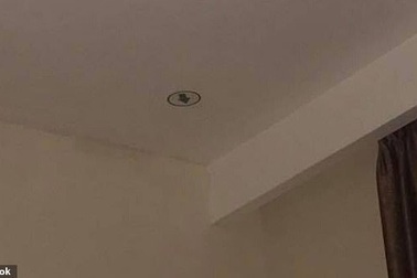 Du khách căng thẳng suốt tuần vì "dấu hiệu lạ" trên trần khách sạn