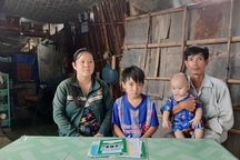 Thương cảnh gia đình bệnh tật sống trong căn nhà như chòi chăn vịt