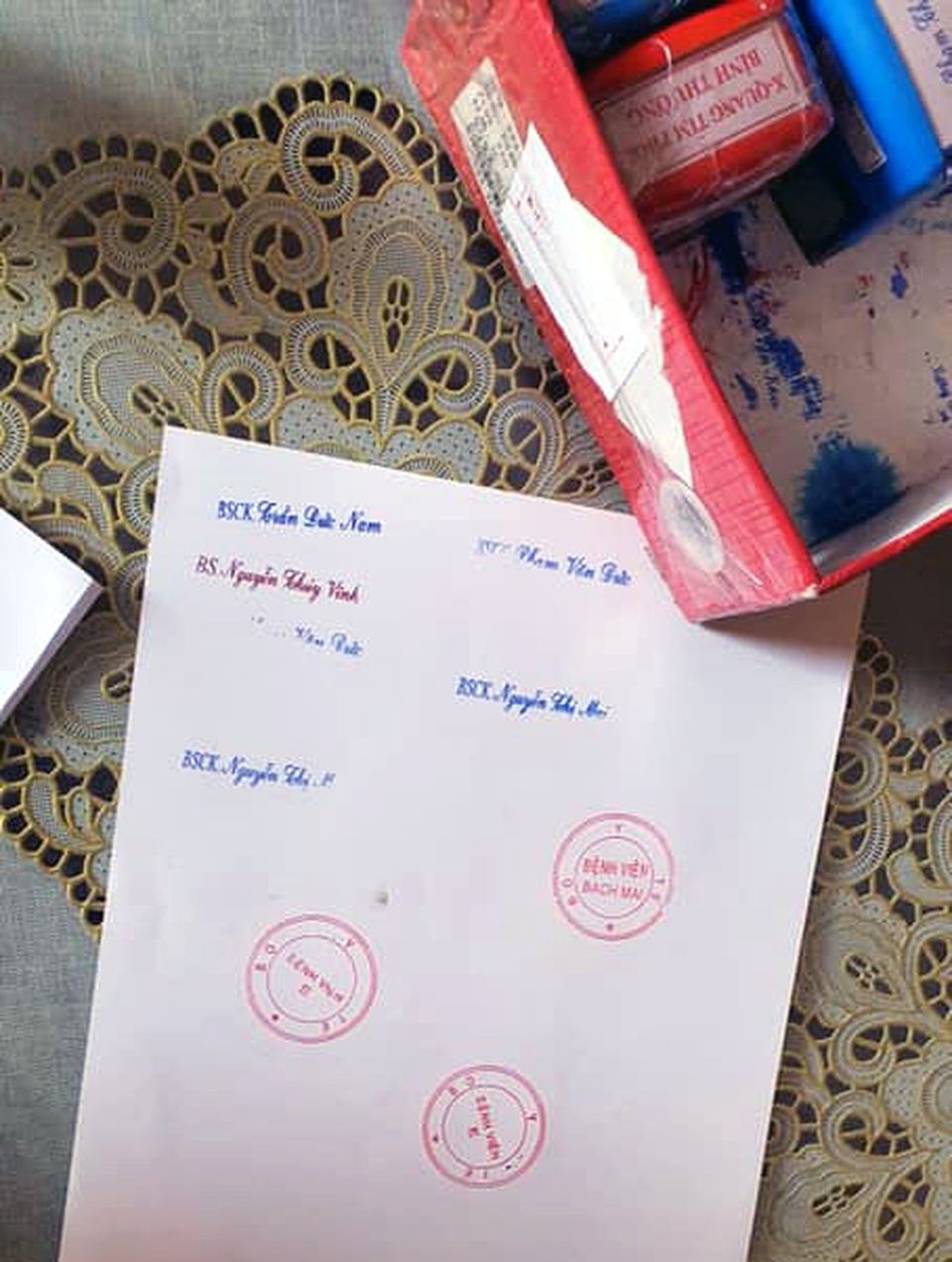 Hà Nội: Triệt phá đường dây làm giấy khám sức khỏe giả - 3 Hà Nội: Triệt phá đường dây làm giấy khám sức khỏe giả - 3