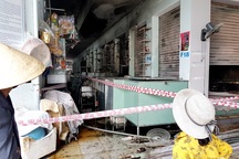 Cháy chợ lúc nửa đêm, gần 100 ki ốt bị thiêu rụi