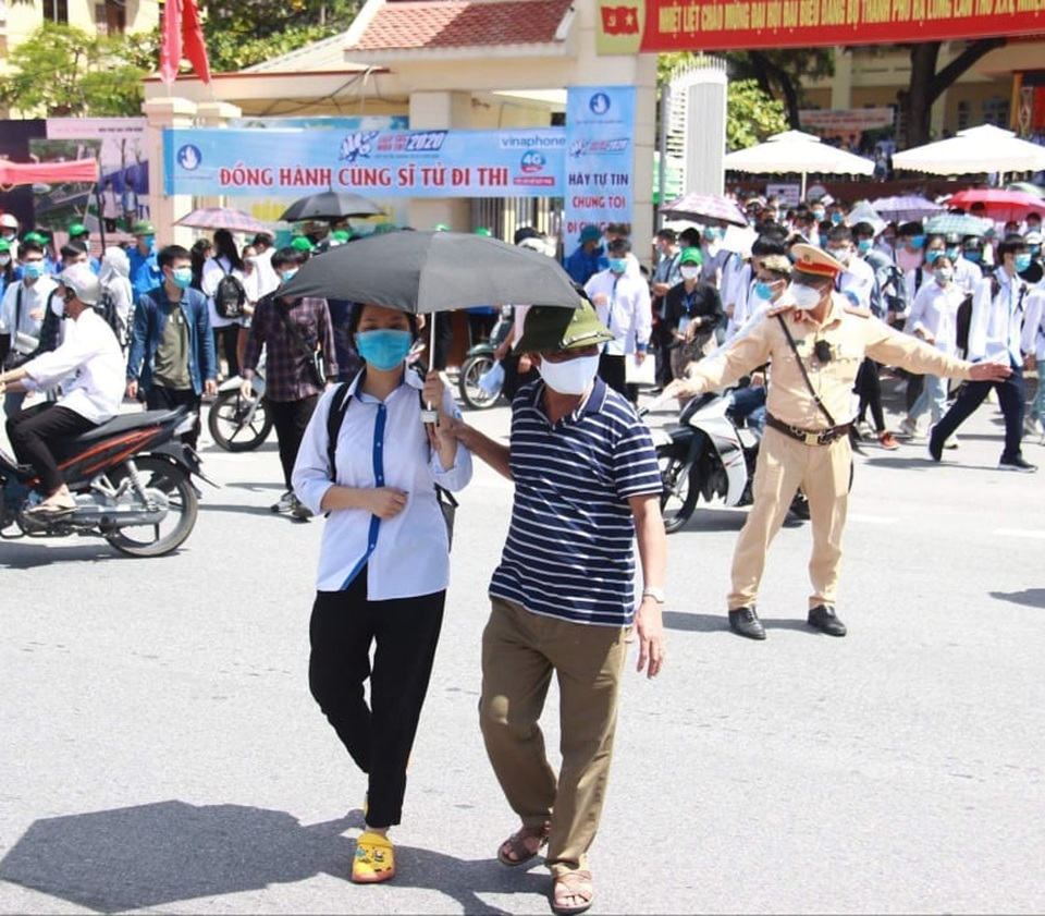 Bày tỏ về trân trọng cuộc sống, thí sinh khen đề Văn hay - 7 Bày tỏ về trân trọng cuộc sống, thí sinh khen đề Văn hay - 7