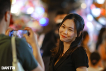 Phố lồng đèn lớn nhất TPHCM nhộn nhịp trước Tết Trung thu