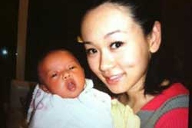 Dương Tư Kỳ đưa con gái về Hồng Kông