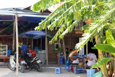 Hà Nội: Cả gia đình bị côn đồ xả súng khi đang ăn cơm