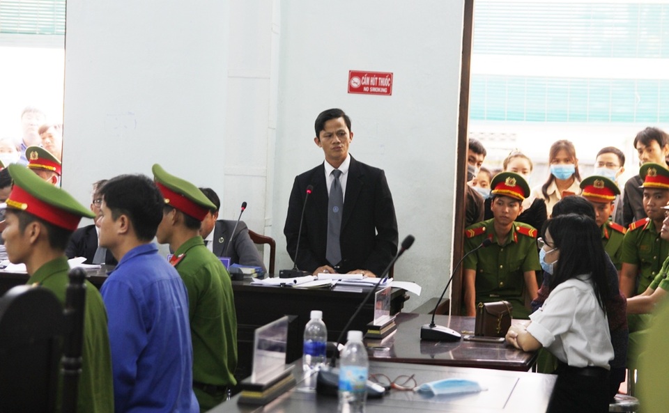 Tranh luận nảy lửa tại phiên tòa xử bác sĩ bị cáo buộc hiếp dâm - 4 Tranh luận nảy lửa tại phiên tòa xử bác sĩ bị cáo buộc hiếp dâm - 4