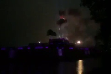 Xem thần công Kỳ Đài phun lửa từ bên ngoài kinh thành Huế