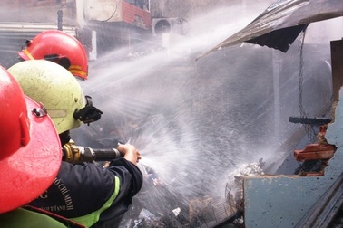 Cháy lớn thiêu rụi 3 căn nhà ở Sài Gòn