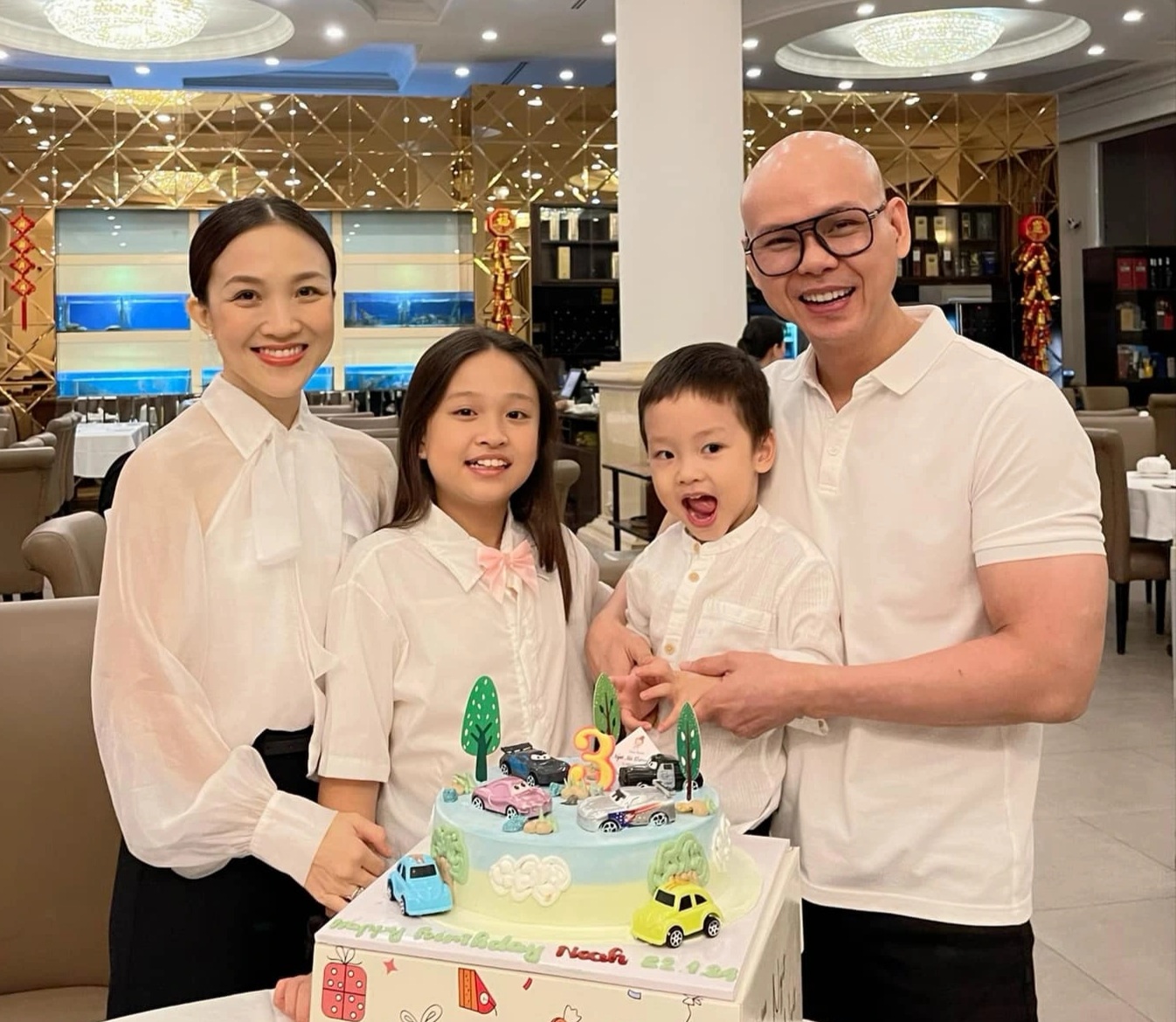 View - Hôn nhân lệch tuổi, nổi tiếng nghiện vợ của dàn &quot;Anh trai vượt chông gai&quot; | Báo Dân trí