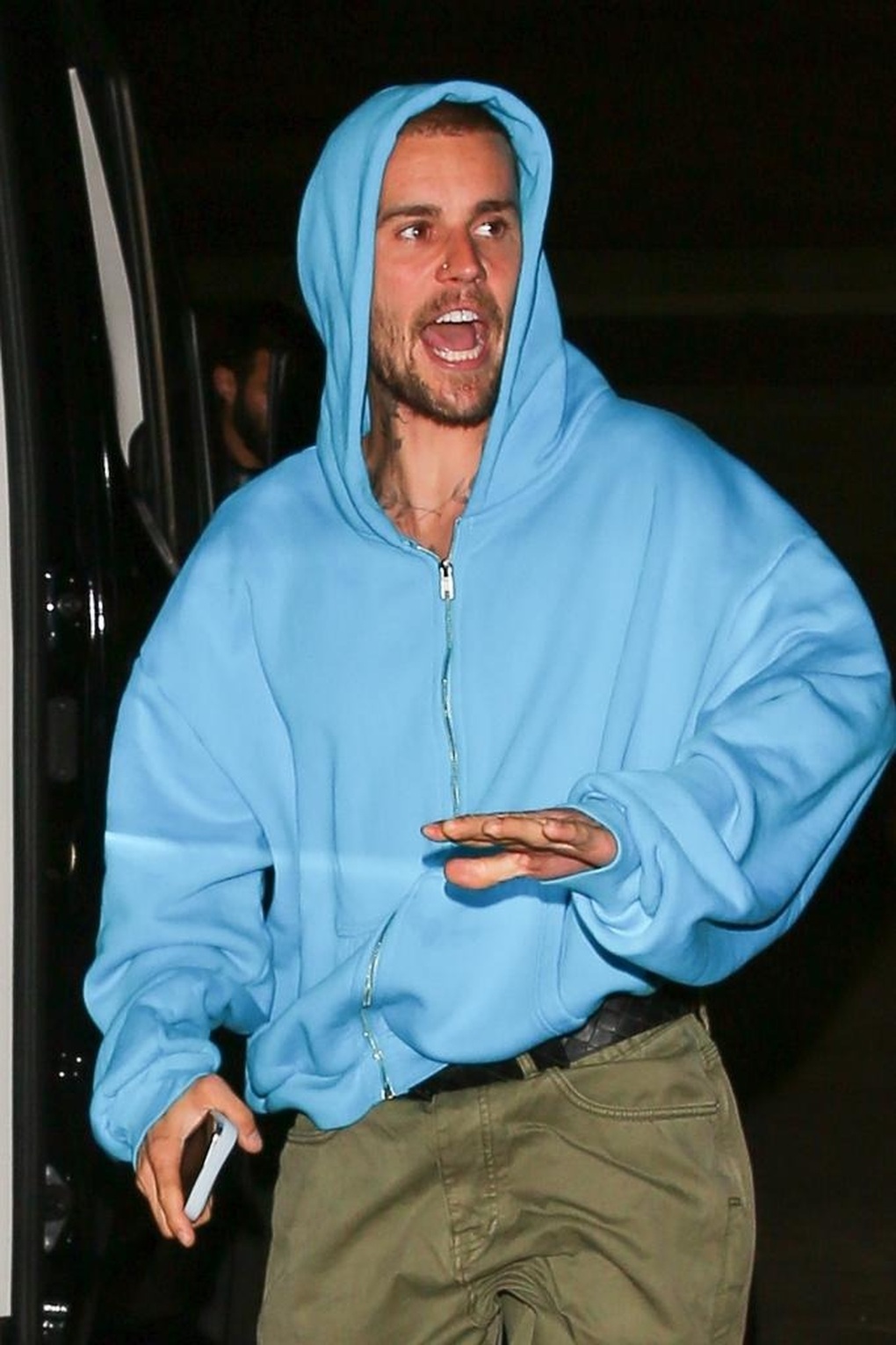 Tình trạng lo ngại của Justin Bieber: Văng tục, kể khổ, quát tháo trên phố - 1 Tình trạng lo ngại của Justin Bieber: Văng tục, kể khổ, quát tháo trên phố - 1