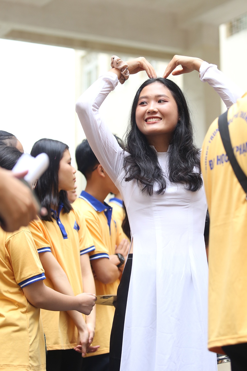 Đại sứ THPT Chuyên Sư phạm “hút ánh nhìn” khi cổ vũ chung kết Olympia - 8 Đại sứ THPT Chuyên Sư phạm “hút ánh nhìn” khi cổ vũ chung kết Olympia - 8