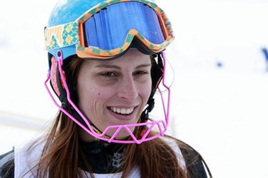 Người đẹp trượt tuyết xin lỗi vì clip khỏa thân bị phát tán