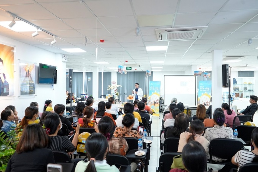 10 năm phát triển, đồng hành cùng hàng triệu khách hàng của Phú Hưng Life - 2 10 năm phát triển, đồng hành cùng hàng triệu khách hàng của Phú Hưng Life - 2