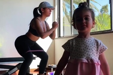 Bạn gái C.Ronaldo bị lu mờ bởi "tiểu công chúa" xinh đẹp