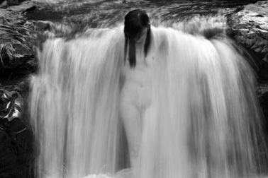 Vì sao tranh nude đã được “tháo gông”, ảnh nude thì chưa?