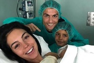 Đại chiến Messi - C.Ronaldo được nâng tầm khi CR7 có thêm con gái
