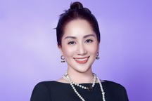 Khánh Thi khoe vóc dáng thon gọn sau khi sinh con thứ 3