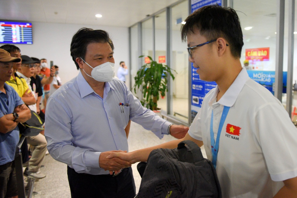 Chàng trai đạt điểm tuyệt đối Olympic Toán quốc tế: Em không bất ngờ! - 2 Chàng trai đạt điểm tuyệt đối Olympic Toán quốc tế: Em không bất ngờ! - 2