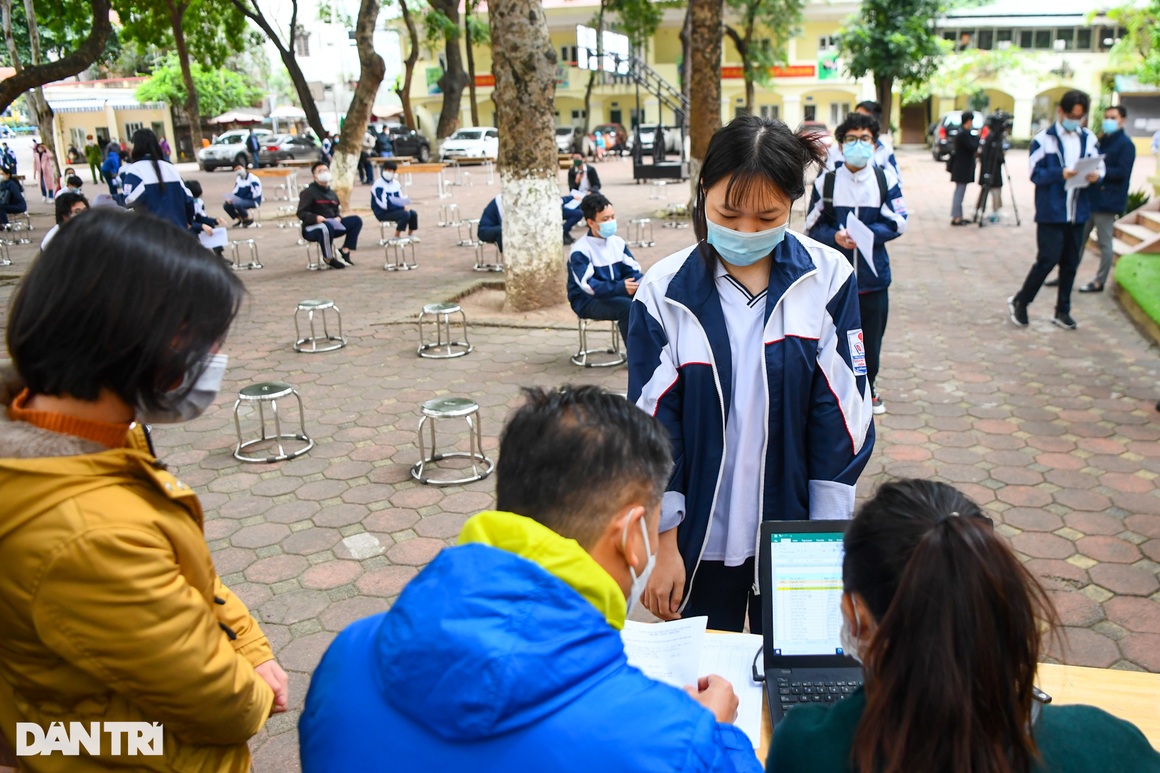 Hà Nội tiêm vaccine Covid-19 cho trẻ từ 15-17 tuổi, ưu tiên học sinh lớp 12 - 7 Hà Nội tiêm vaccine Covid-19 cho trẻ từ 15-17 tuổi, ưu tiên học sinh lớp 12 - 7