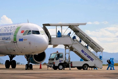 Công dân Bình Định "mắc kẹt" ở TPHCM tiếp tục được tỉnh đón về bằng máy bay